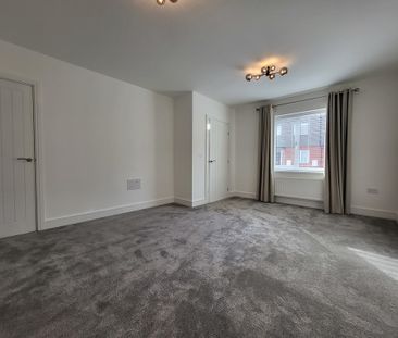 3 bedroom semi-detached to let - Photo 6