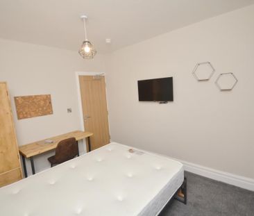 5 bedroom terraced house to rent - Photo 3