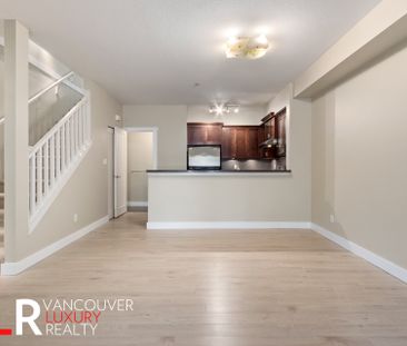 Townhouse in Burnaby, BC - Photo 4
