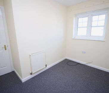 3 bedroom Semi-detached house to rent in Chesters Avenue, Longbento... - Photo 4