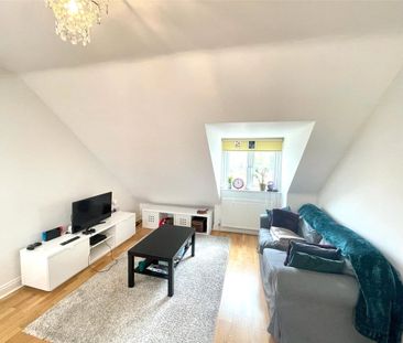 A light and bright top floor well presented apartment. Situated in ... - Photo 3