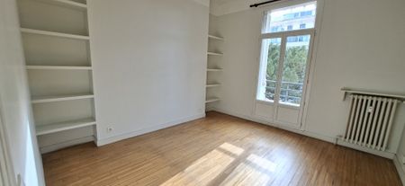 Location Appartement 3 pièces 102m² MARSEILLE 8ème - Photo 4