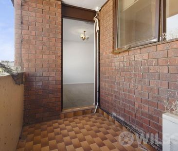 Light-Filled Living in the Heart of Caulfield - Photo 4