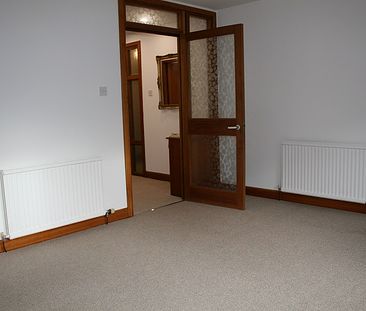 BEAUTIFULLY PRESENTED 2 BED FLAT – CASTLE VIEW, KING STREET, BROUGHTY FERRY - Photo 3