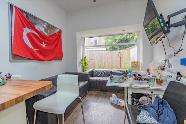 6 bedroom house to rent - Photo 1