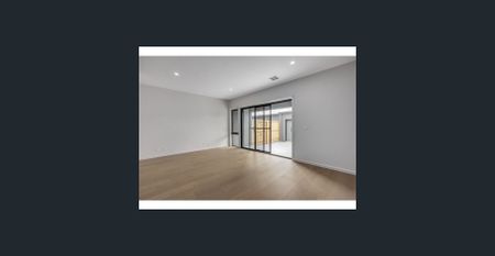 Beautifully built, light and bright Townhome – Park facing, 4 Bedroom with open plan living, courtyard area and double remote garage - Photo 5