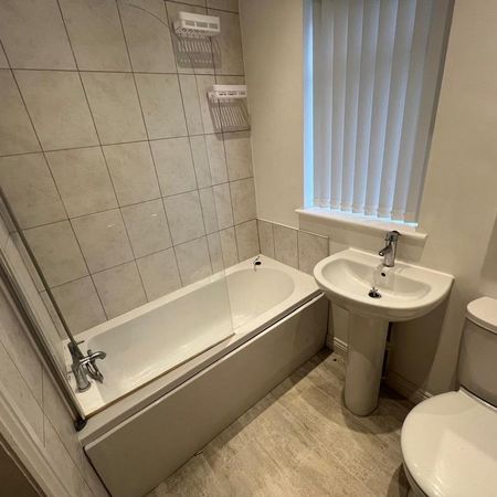 1 bedroom in a house share to rent - Photo 4