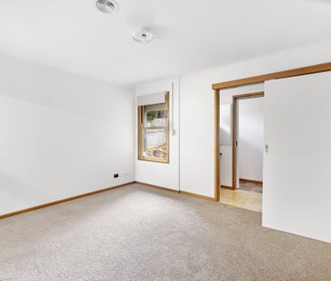 Conveniently Located Three bedroom Home - Photo 3