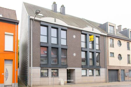 Ruim duplex-appartement met terras, grote kelder en zolder - Photo 4