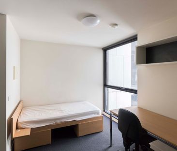 Furnished Stylish Studio Apartment -STUDENTS ONLY - Photo 3