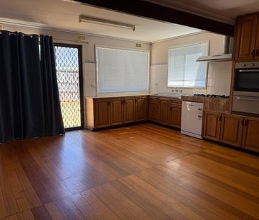 Perfect 3 Bedroom Home - In The Heart Of Bundoora ***APPLY FOR THIS... - Photo 6