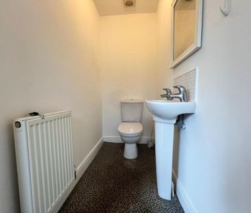 2 bedroom semi-detached house to rent - Photo 4