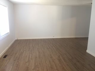 Well Maintained Bungalow 4 bdrms home in Huntington Hills! - Photo 1