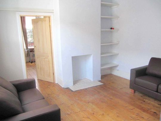 4 bedroom end of terrace house to rent - Photo 1