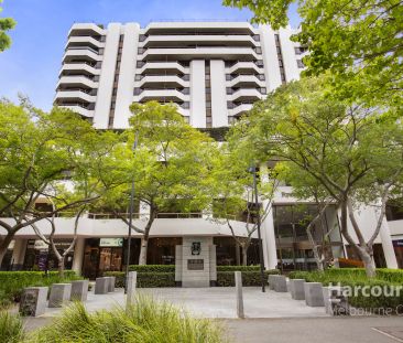 Superb & Sizeable apartment on St Kilda Road! - Photo 1
