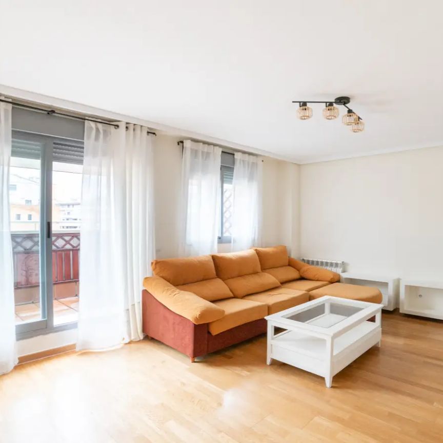 Comfortable, well laid out and in a privileged location - Photo 1