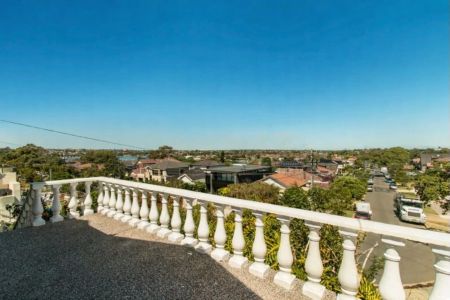 Elevated Classic home - Photo 5