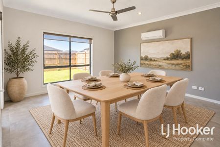Spacious Family Home - Separate Living Areas - Spacious Yard - Photo 2