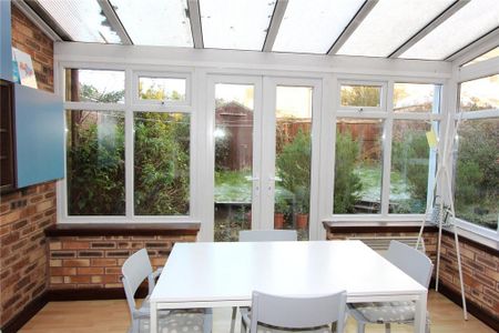 3 bedroom end of terrace house to rent - Photo 3