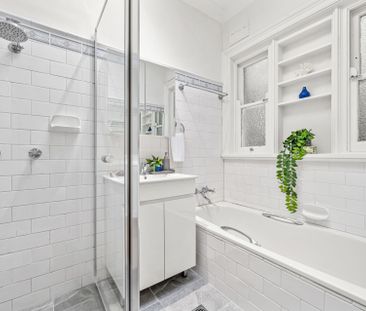 Grand family home with tennis court in Beecroft Public Catchment - Photo 5