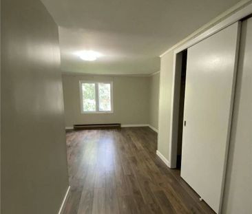 For Lease - 437 16th Avenue, Richmond Hill, Ontario - Photo 3