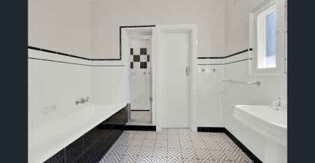 Double storey Art-Deco apartment of grand proportions - Photo 5