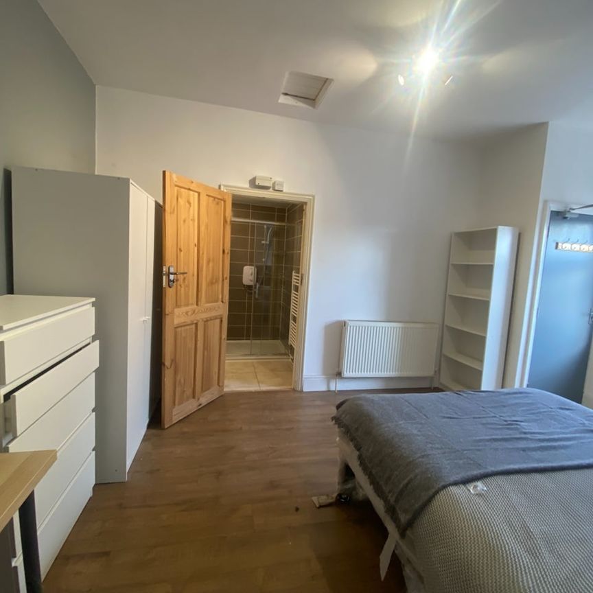 Room in a Shared House, School Road, B28 - Photo 1