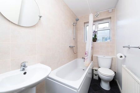 1 Bedroom Apartment To Let - Photo 3