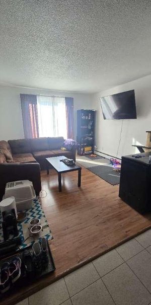 4½ à 995$ par mois (eau chaude et chauffage inclus) - Photo 1