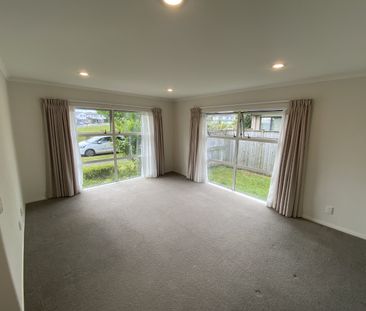 5 Bedroom in Flat Bush - Photo 1