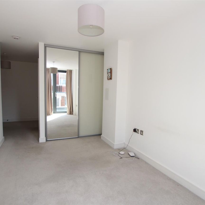 2 bedroom Apartment to let - Photo 1