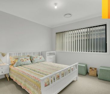 Beautiful 4 Bedroom Home - Great Location! - Photo 2