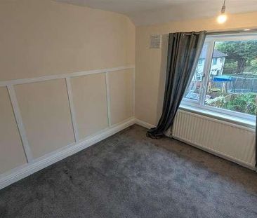 Summer Hall Ing, Wyke, BD12 - Photo 4