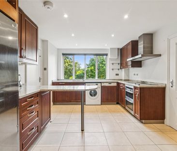 Redlynch Court, Addison Road, London, W14 flat to rent - Photo 6
