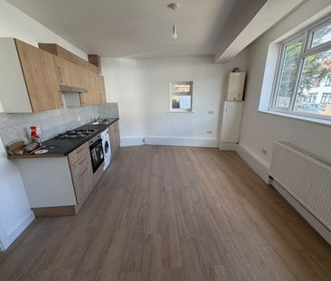 1 Bed Flat, Wealdstone, HA3 - Photo 5