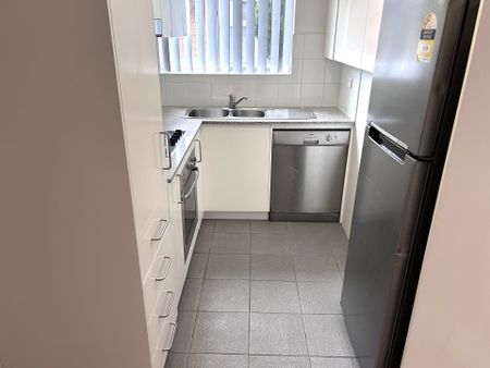 Spacious 2 Bedroom apartment - Photo 3