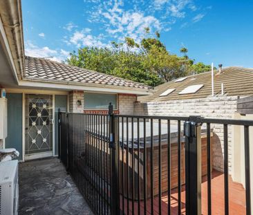 HIGHLY SOUGHT AFTER LOCATION | MINUTES FROM BEACH | SPACIOUS LIVING - Photo 6