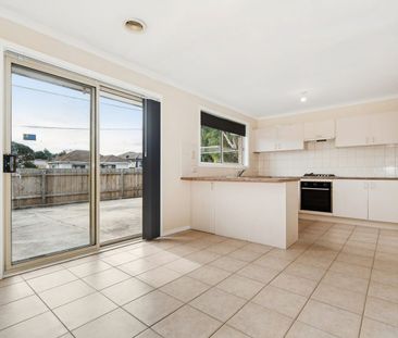 **Updated 2 Bdrm ~ 1 Bath - Private Yard ~ Single Garage - Quiet, W... - Photo 3