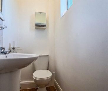 Third Avenue, Dursley - Photo 4