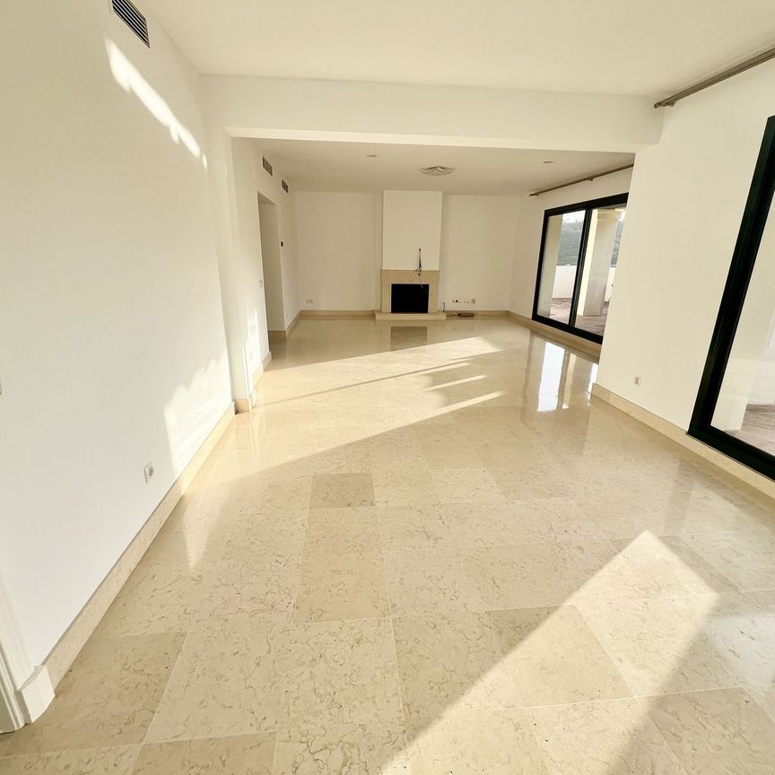 Penthouse Duplex in Benahavís - Photo 1