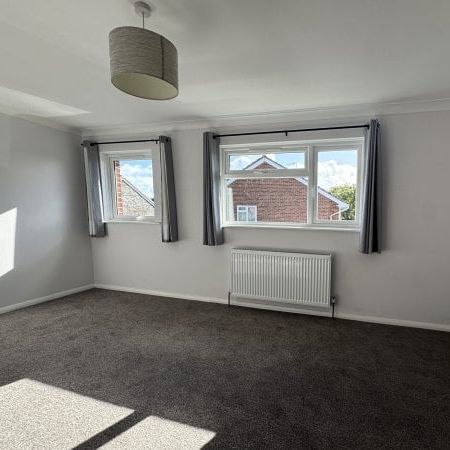 Chesley Close, Worthing, BN13 5 bedroom end of terrace house to rent - Photo 1