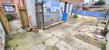 3 bedroom semi-detached house to rent - Photo 5