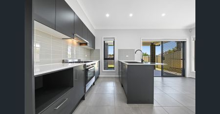 Brand new 4 Bedroom Duplex in Great Location - Photo 3