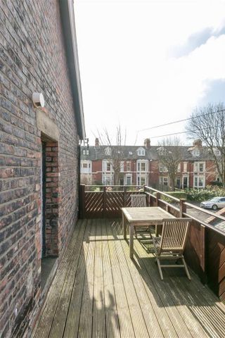 5 bedroom end of terrace house to rent - Photo 3