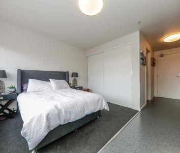 Modern Studio in Perfect Location - Photo 3