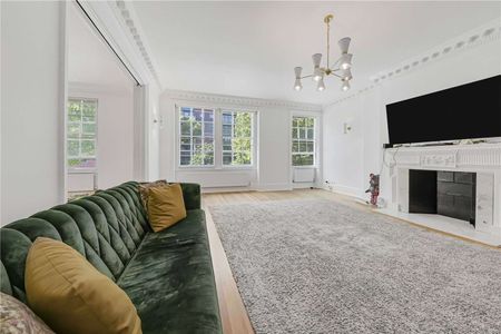 Lateral four bedroom apartment set next to Regents Park - Photo 4