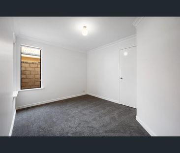 53 Batavia Avenue, Wannanup, WA 6210 - Photo 2