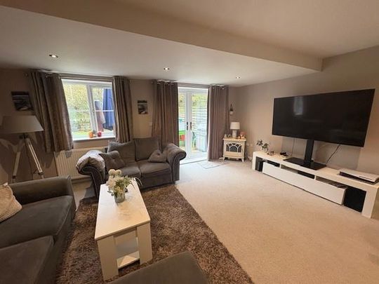 4 bedroom semi-detached house to rent - Photo 1