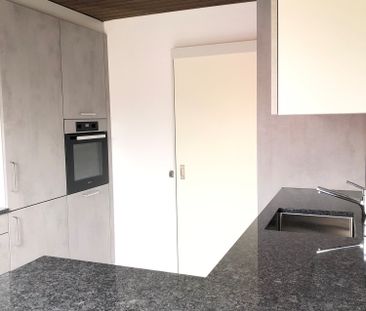 Grosse 4.5 Zi. Dachwohnung in 3 Familienhaus mit Rundumsicht inkl. ... - Photo 5