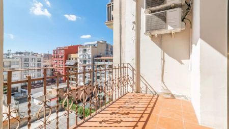 Room in a shared 19-bedroom apartment for rent in l'Antiga Esquerra de l'Eixample - Foto 3